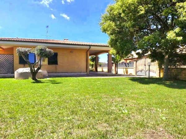 casa indipendente in vendita ad Anzio in zona Villa Claudia