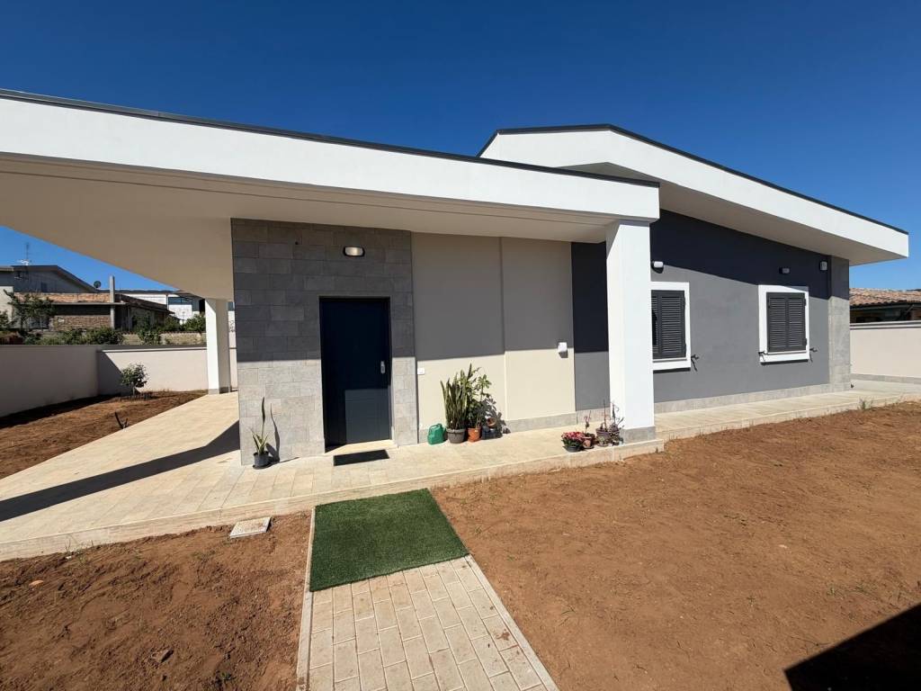 casa indipendente in vendita ad Anzio in zona Stazione