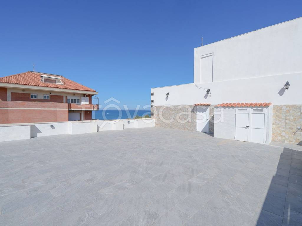 appartamento in vendita ad Anzio in zona Mare