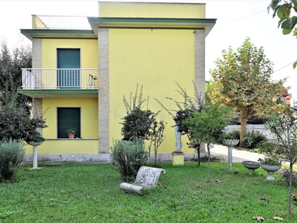 casa indipendente in vendita ad Anzio in zona Mare