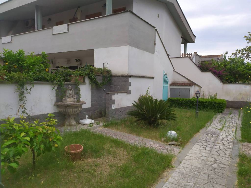 appartamento in vendita ad Anzio in zona Villa Claudia