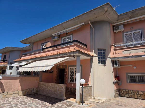 casa indipendente in vendita ad Anzio in zona Villa Claudia