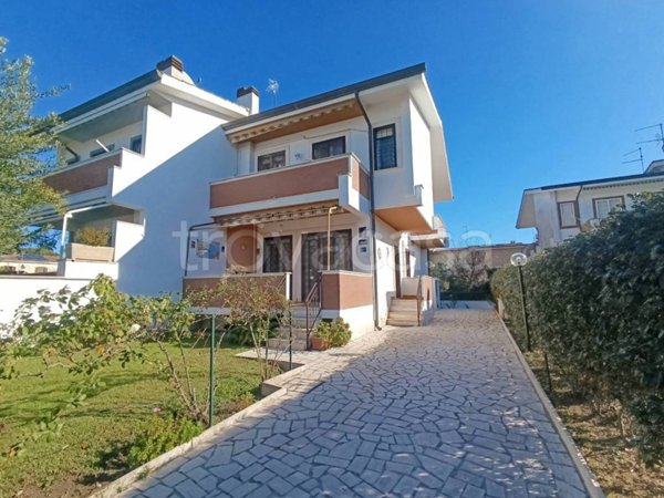 casa indipendente in vendita ad Anzio in zona Mare