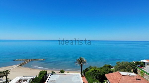 casa indipendente in vendita ad Anzio in zona Villa Claudia