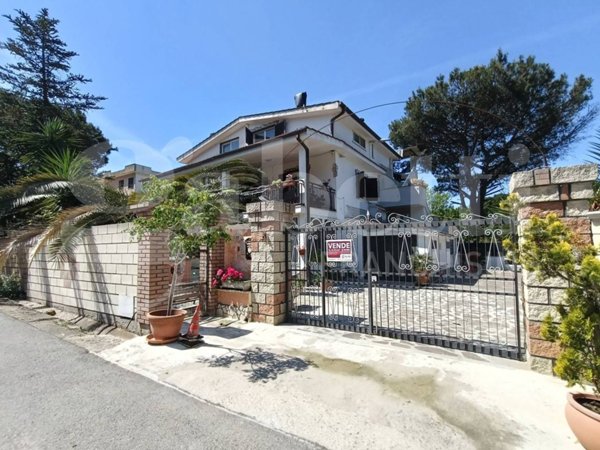 casa indipendente in vendita ad Anzio in zona Lido dei Pini