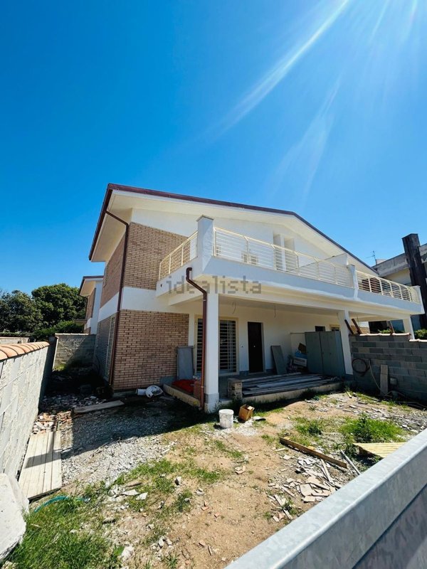 casa indipendente in vendita ad Anzio in zona Mare