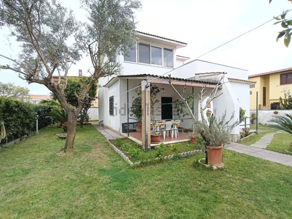 casa indipendente in vendita ad Anzio in zona Stazione