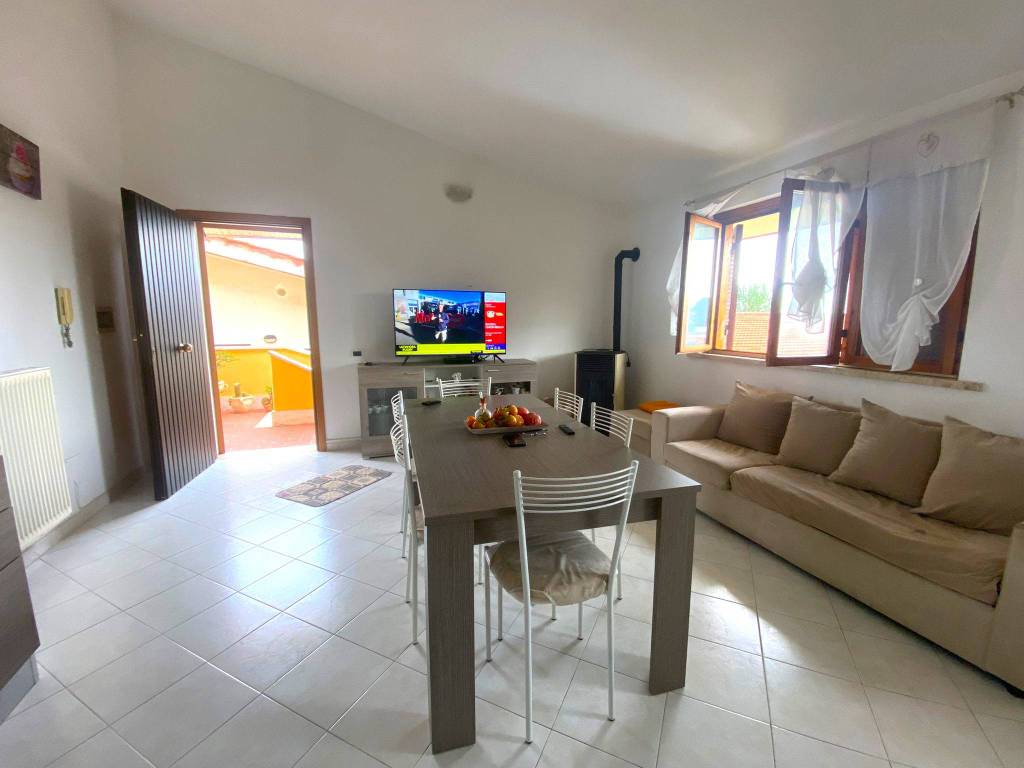 appartamento in vendita ad Anzio in zona Villa Claudia