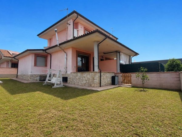 casa indipendente in vendita ad Anzio in zona Anzio Colonia