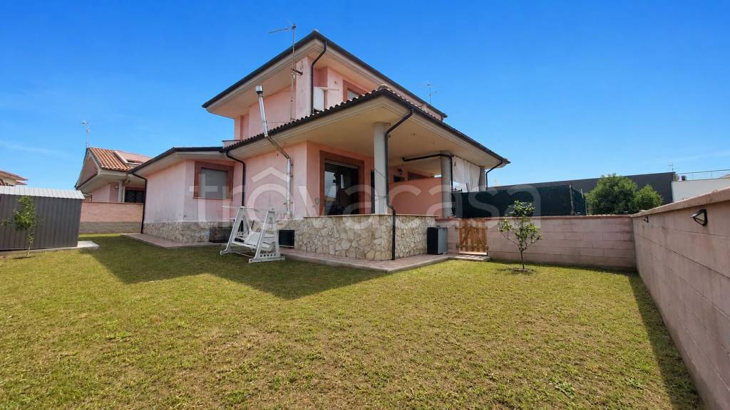 casa indipendente in vendita ad Anzio in zona Cincinnato