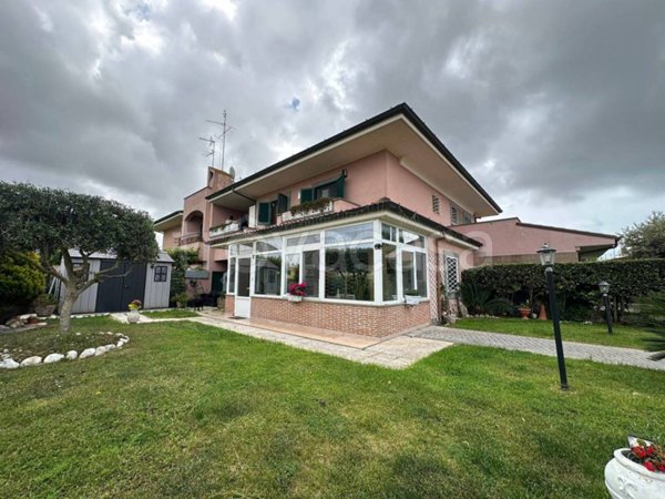 casa indipendente in vendita ad Anzio in zona Villa Claudia