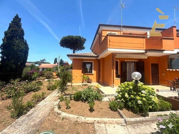 casa indipendente in vendita ad Anzio in zona Lido dei Pini