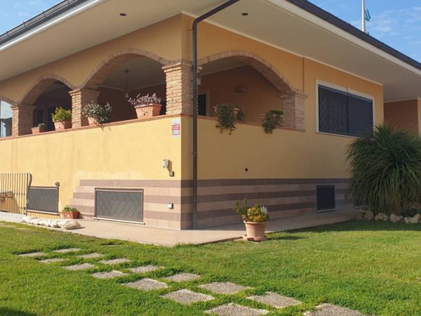 casa indipendente in vendita ad Anzio in zona Stazione