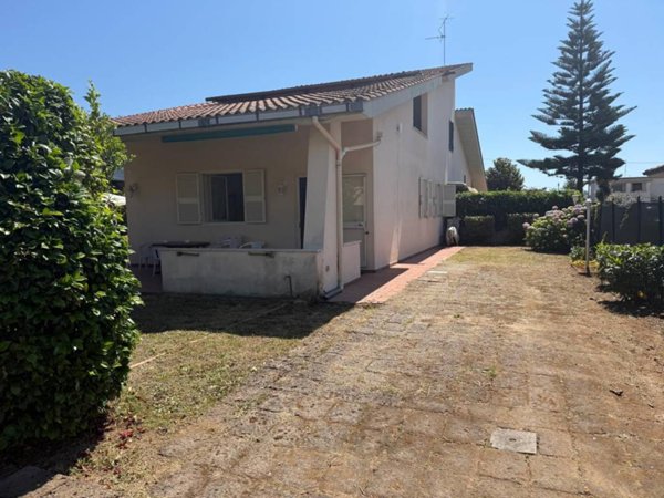 casa indipendente in vendita ad Anzio in zona Stazione