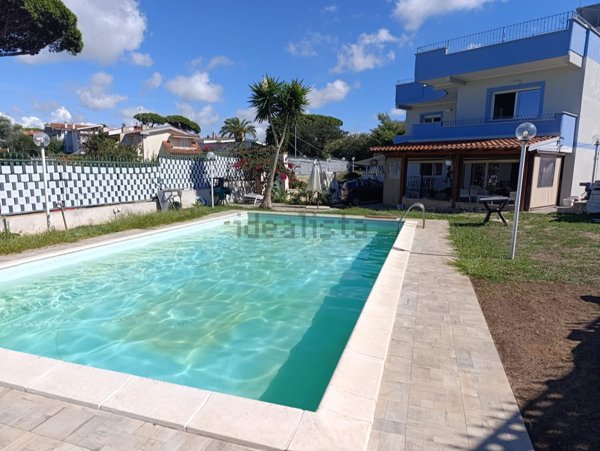 casa indipendente in vendita ad Anzio in zona Villa Claudia