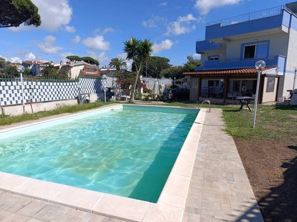 casa indipendente in vendita ad Anzio in zona Villa Claudia