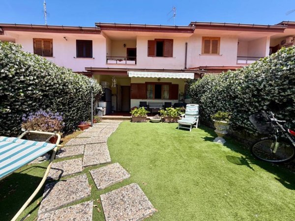 casa indipendente in vendita ad Anzio in zona Villa Claudia