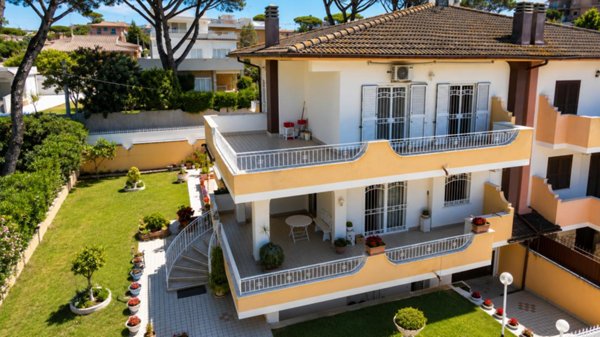casa indipendente in vendita ad Anzio in zona Mare