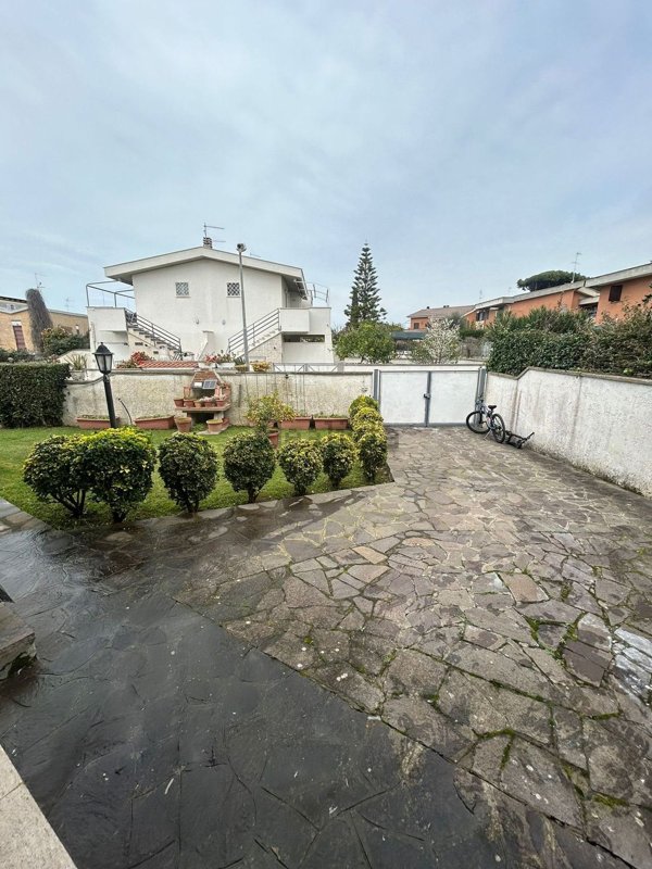 casa indipendente in vendita ad Anzio