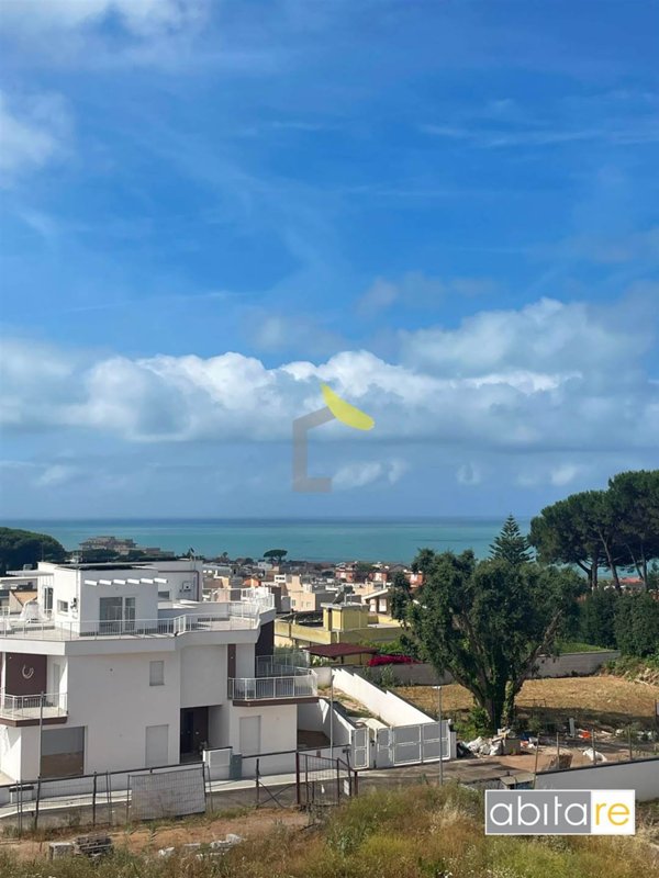 casa indipendente in vendita ad Anzio in zona Mare