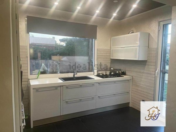 casa indipendente in vendita ad Anzio in zona Villa Claudia