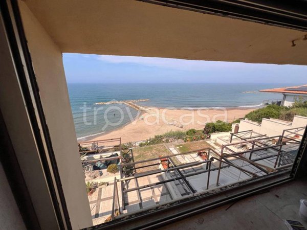 appartamento in vendita ad Anzio in zona Mare