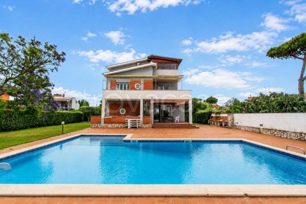 casa indipendente in vendita ad Anzio in zona Villa Claudia