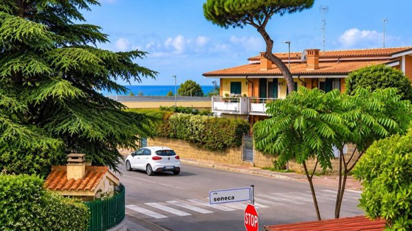 appartamento in vendita ad Anzio in zona Mare