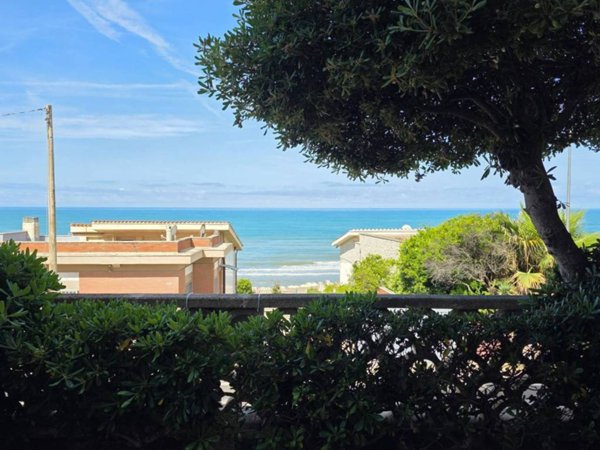 appartamento in vendita ad Anzio in zona Mare