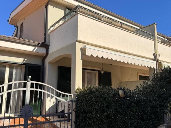 casa indipendente in vendita ad Anzio in zona Anzio Colonia