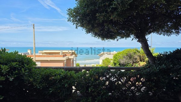 appartamento in vendita ad Anzio in zona Mare