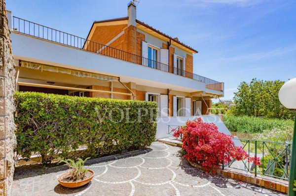 casa indipendente in vendita ad Anzio in zona Mare