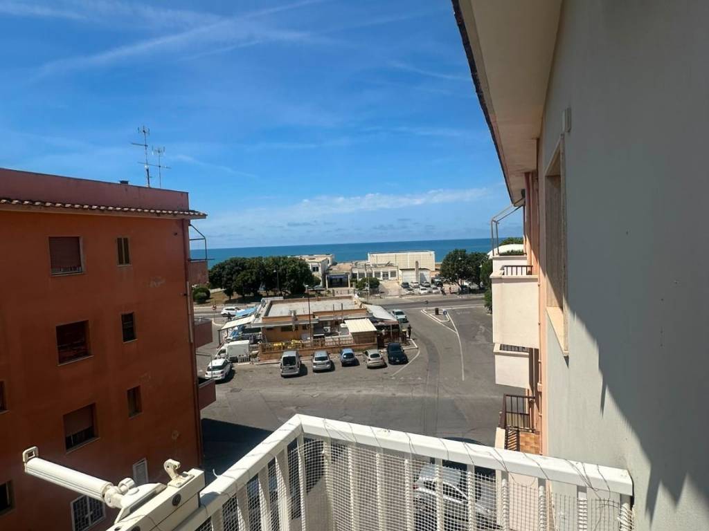 appartamento in vendita ad Anzio in zona Anzio Colonia