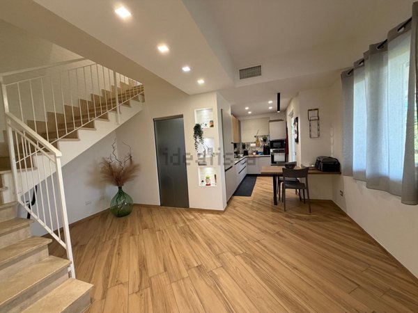 casa indipendente in vendita ad Anzio in zona Villa Claudia