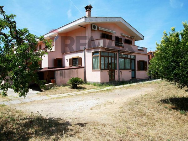 casa indipendente in vendita ad Anzio in zona Mare
