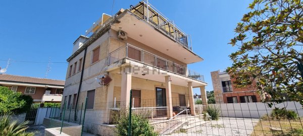 appartamento in vendita ad Anzio in zona Mare