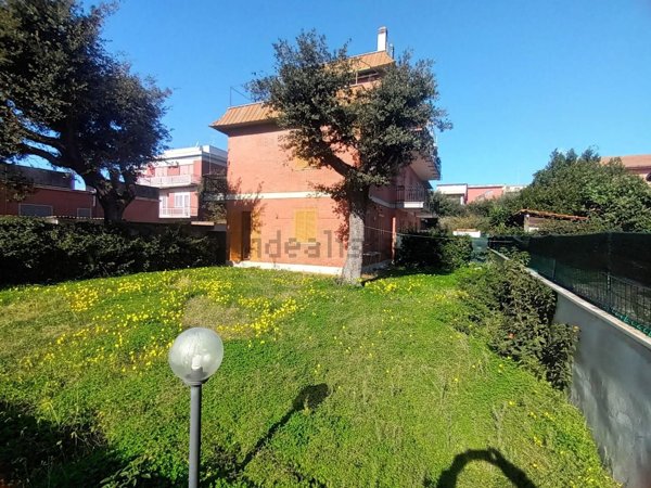 casa indipendente in vendita ad Anzio in zona Mare