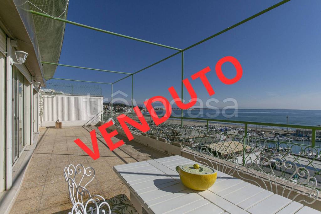 appartamento in vendita ad Anzio in zona Mare