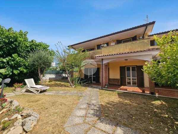 casa indipendente in vendita ad Anzio in zona Lido dei Pini