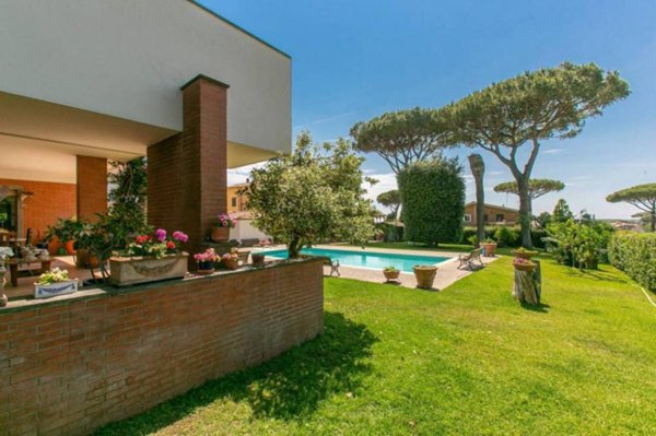 casa indipendente in vendita ad Anzio in zona Lido dei Pini