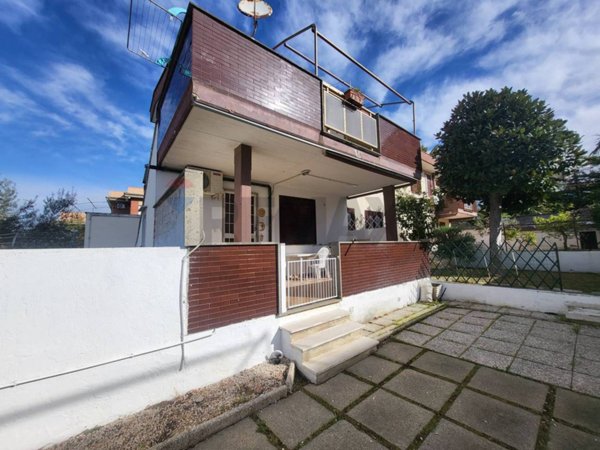 casa indipendente in vendita ad Anzio in zona Cincinnato