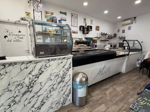 negozio in vendita ad Anzio in zona Villa Claudia