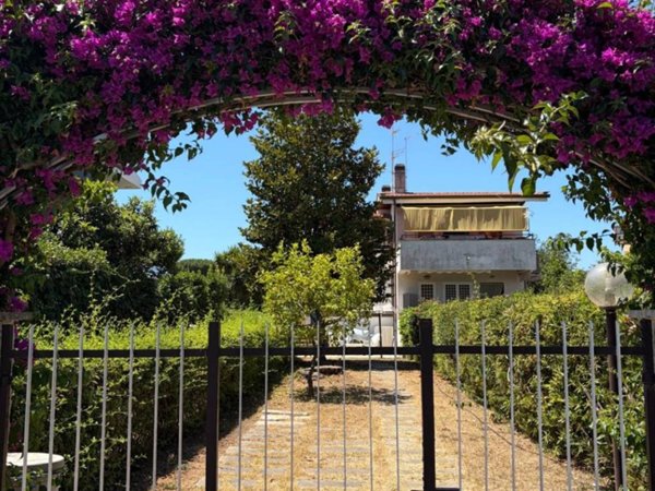appartamento in vendita ad Anzio in zona Mare