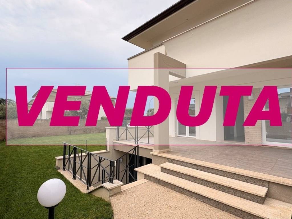 casa indipendente in vendita ad Anzio in zona Mare