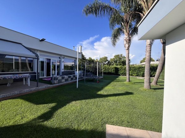 casa indipendente in vendita ad Anzio in zona Mare