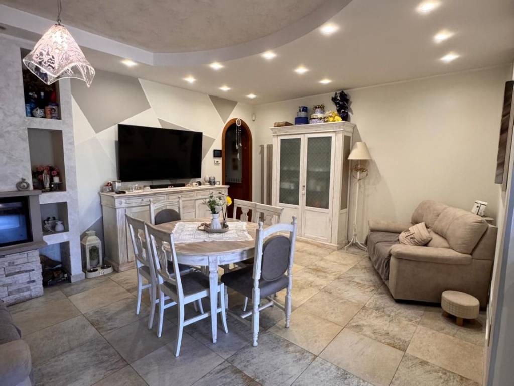 casa indipendente in vendita ad Anzio in zona Stazione
