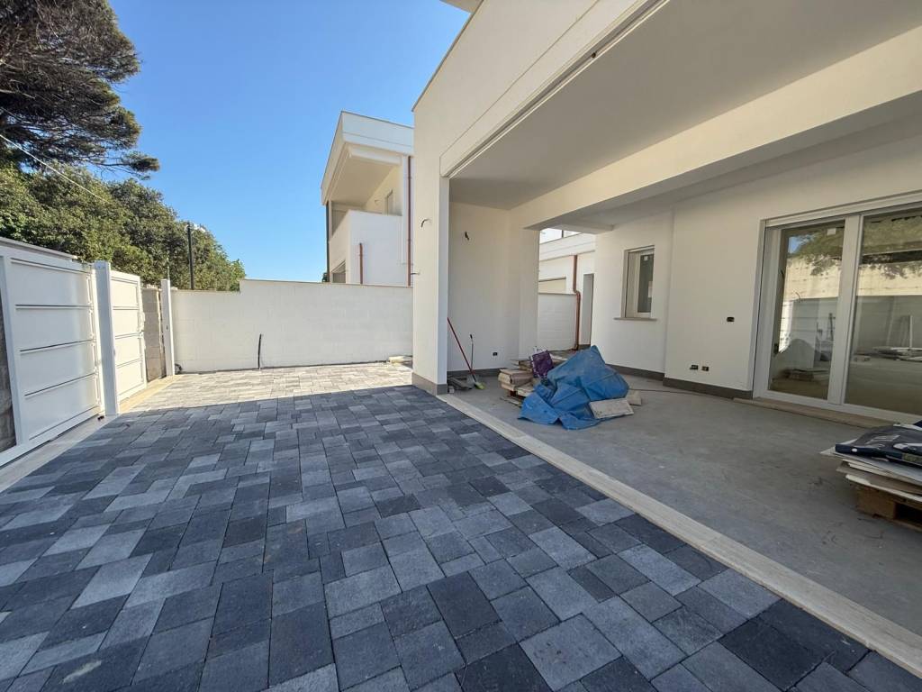 casa indipendente in vendita ad Anzio in zona Anzio Colonia