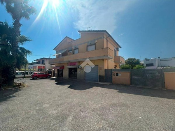 negozio in vendita ad Anzio in zona Mare