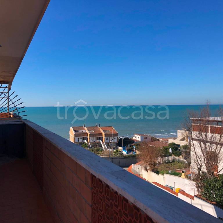 appartamento in vendita ad Anzio in zona Mare