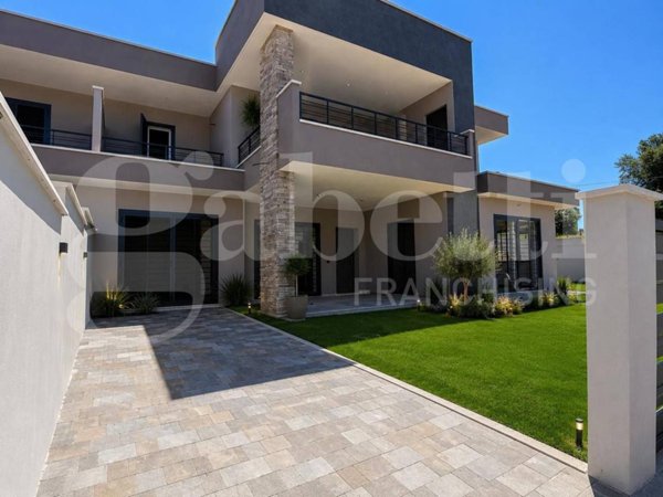 casa indipendente in vendita ad Anzio in zona Villa Claudia
